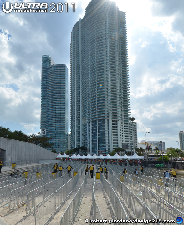Front gates, opening day - 2011 Ultra Music Festival