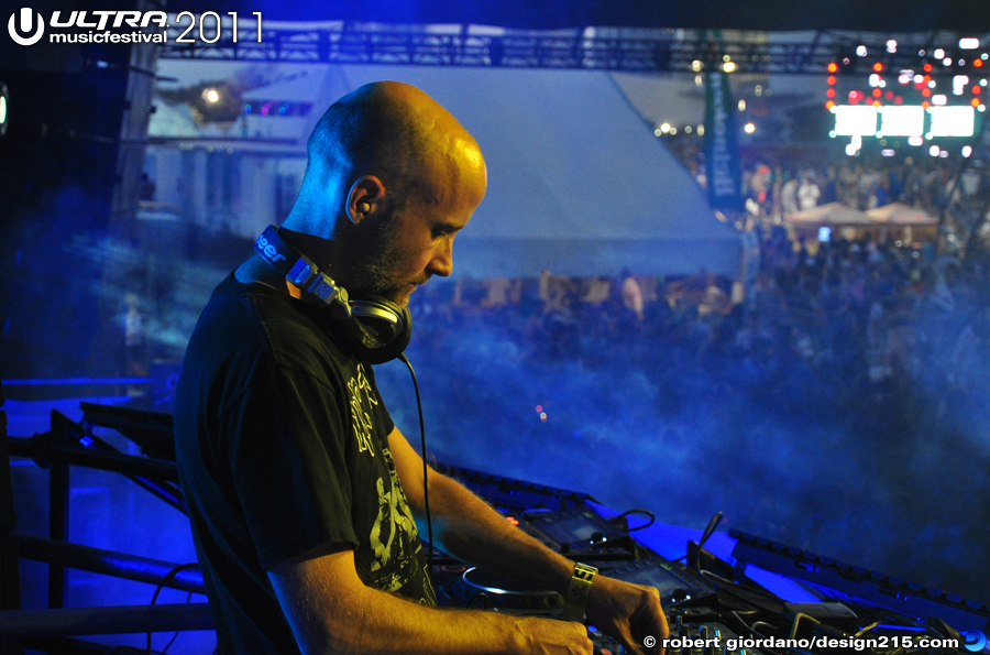 Moby, Carl Cox Tent #0920 - 2011 Ultra Music Festival