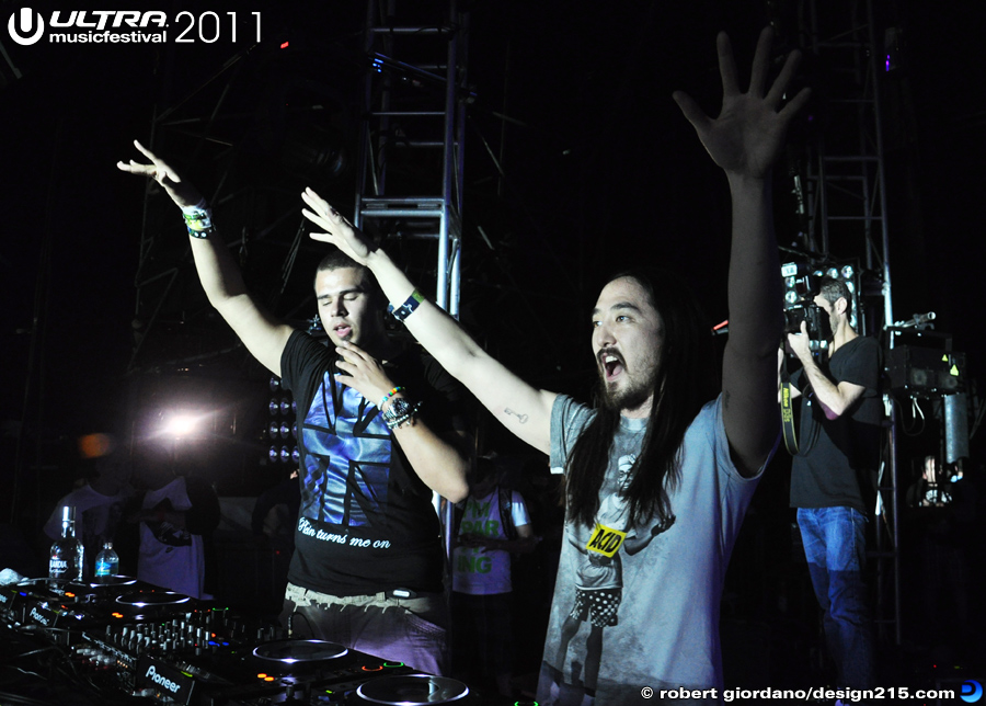 Afrojack and Steve Aoki, Main Stage - 2011 Ultra Music Festival