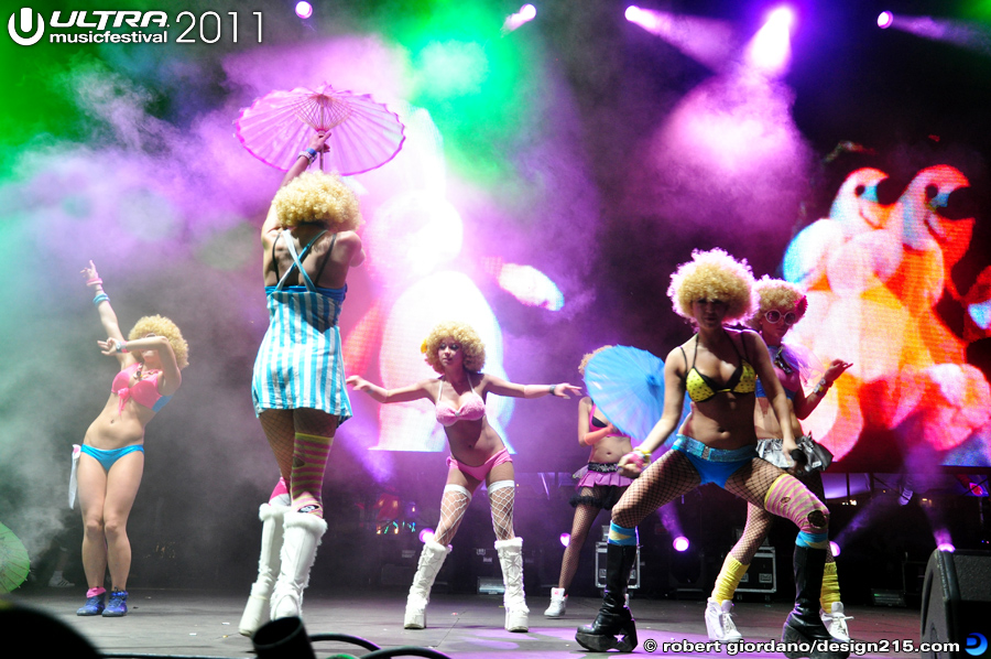 Afrobeta Dancers, Live Stage #2225 - 2011 Ultra Music Festival