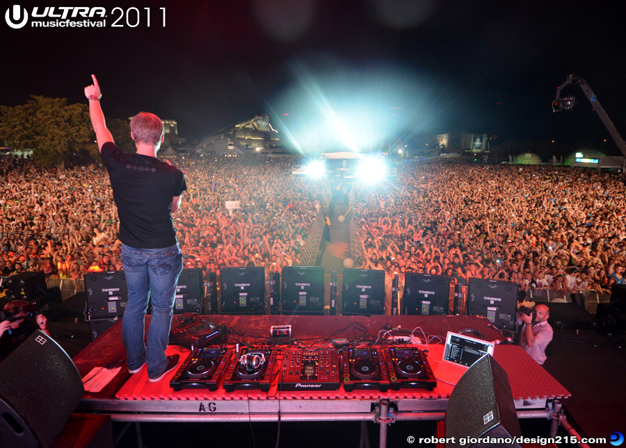Armin Van Buuren, Main Stage #2724 - 2011 Ultra Music Festival