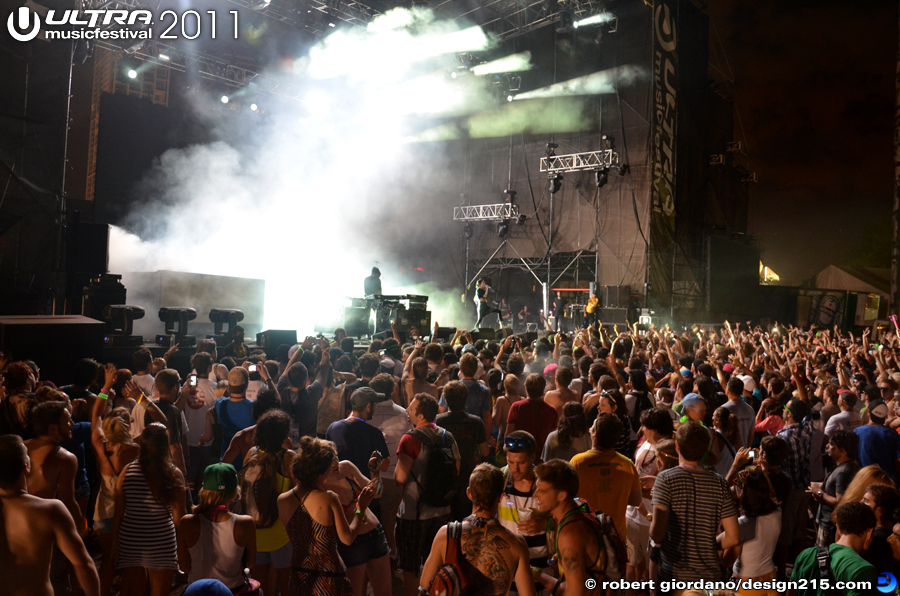 Crystal Castles, Live Stage #3238 - 2011 Ultra Music Festival