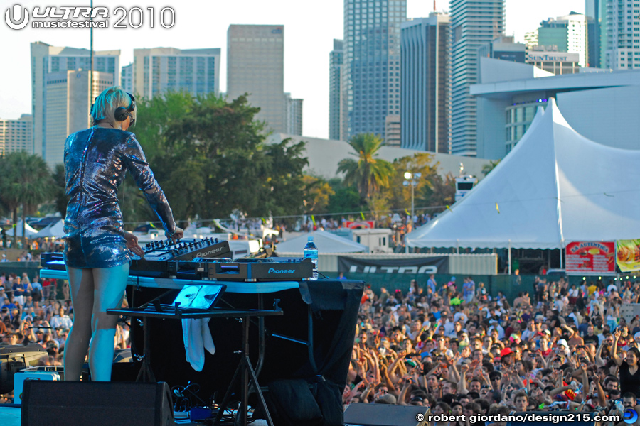 Sister Bliss on the Main Stage, Day 2 - 2010 Ultra Music Festival