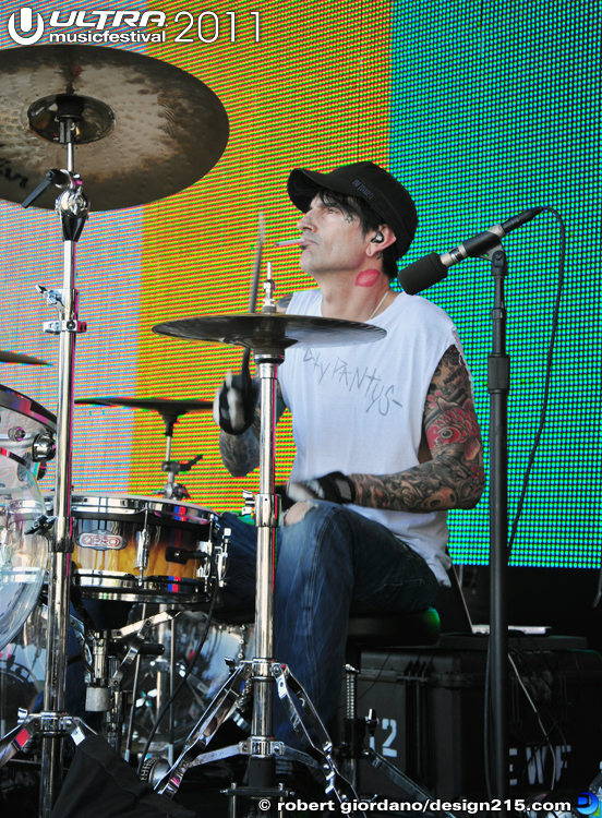 Tommy Lee on the Main Stage - 2011 Ultra Music Festival