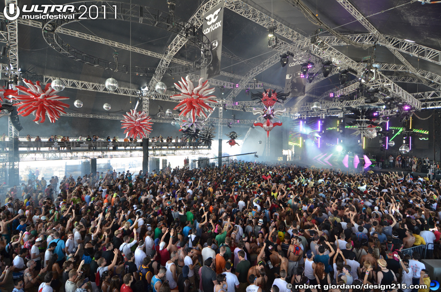 Steve Aoki, Carl Cox Tent #2267 - 2011 Ultra Music Festival