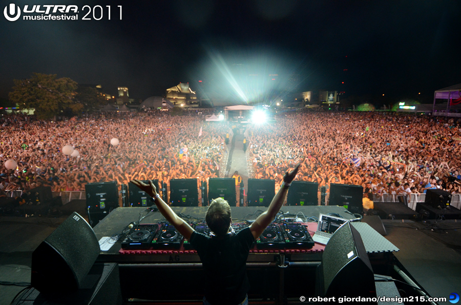 Armin Van Buuren, Main Stage #2698 - 2011 Ultra Music Festival