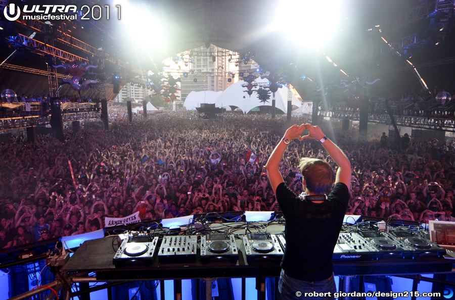 Armin Van Buuren, State of Trance #3186 - 2011 Ultra Music Festival